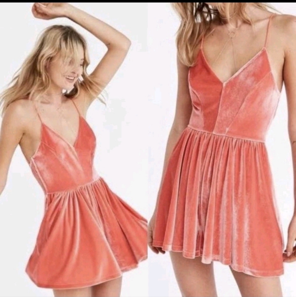 Silence + Noise Urban Outfitters Peach Vanessa  Velvet  Strappy Romper